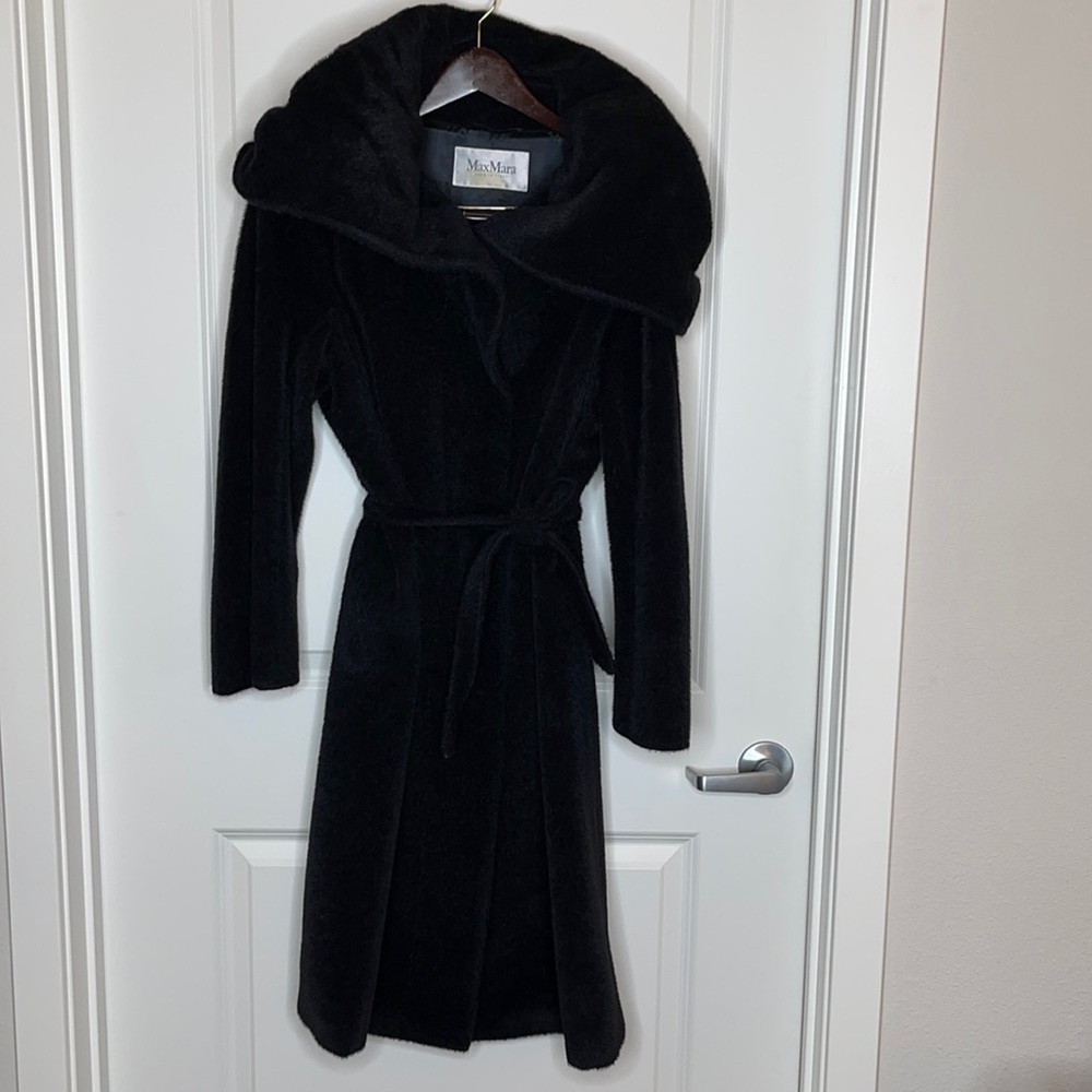 Fabulous condition Max Mara alpaca and wool coat. Size 2